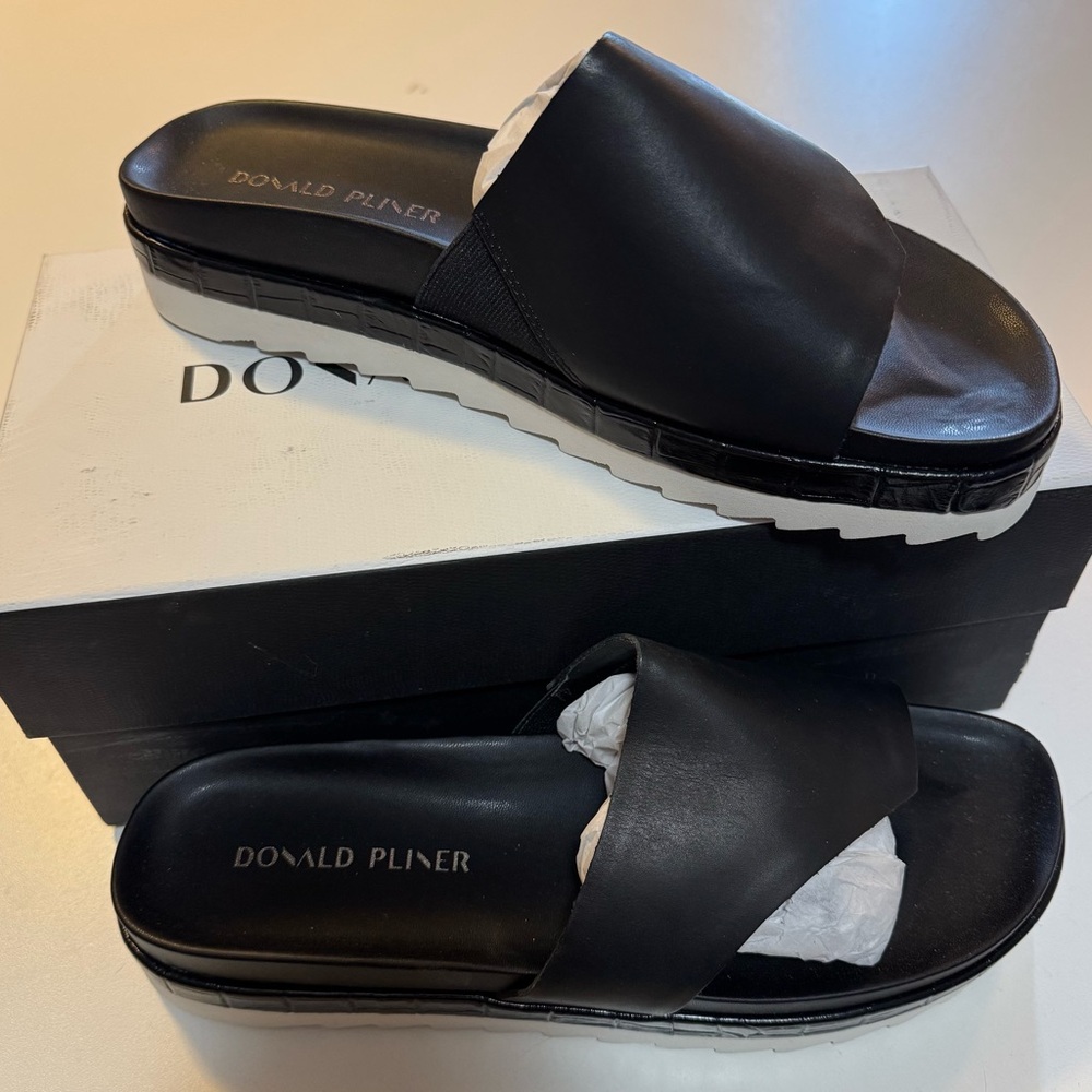✳️NWT✳️Donald J. Pliner Women’s ‘Lylaa’ Black Platform Sandals